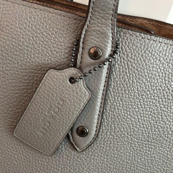 Coach tote handbag in grey color with signature coach interior - Picture 2 of 15
